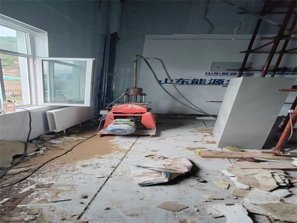 金川地基基础下沉墙体裂缝加固注浆顶升施工